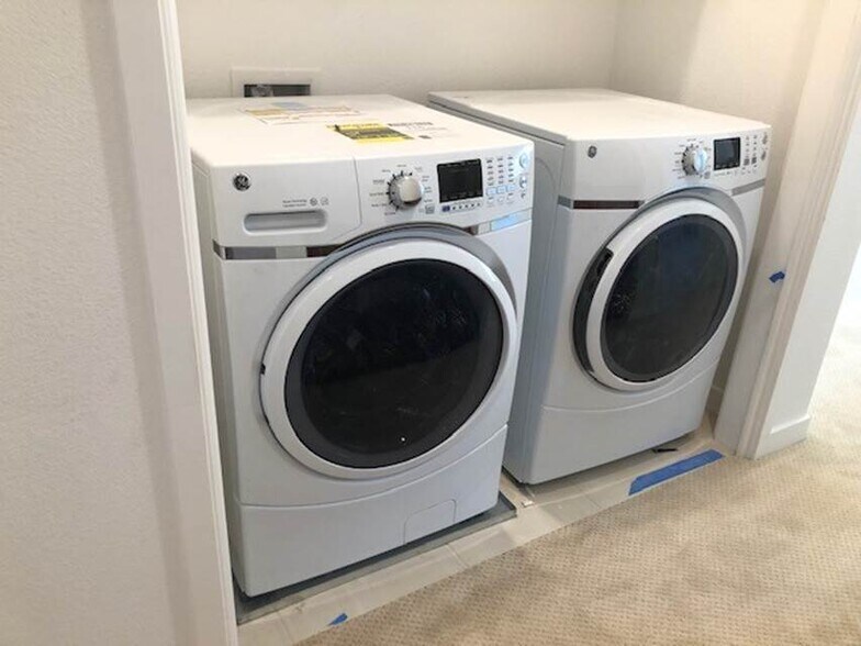 Building Photo - 6050 Dublin Blvd