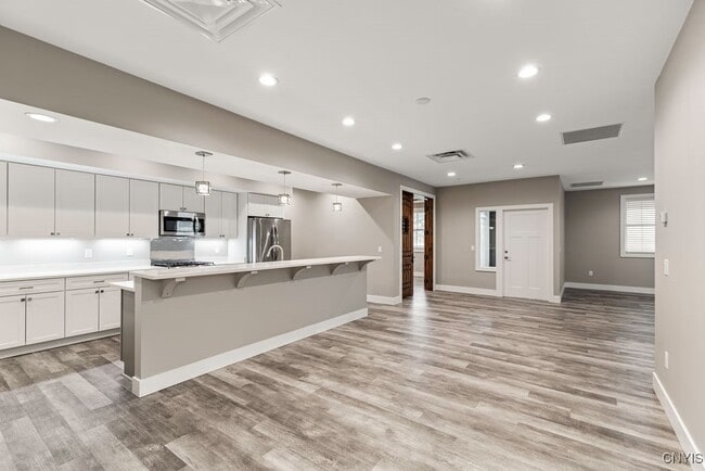 Building Photo - 6475 Collamer Rd