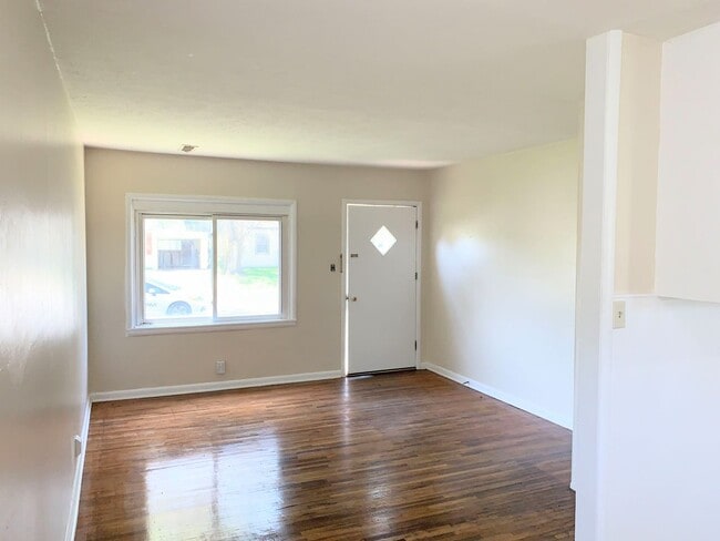 Building Photo - Cozy 2 bedroom home
