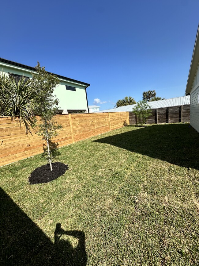 Building Photo - 1A A St