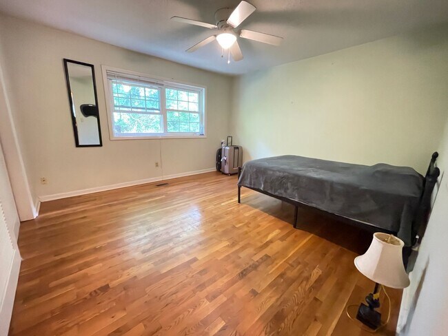 Building Photo - Incredible location! Fidelity Court offers comfort and convenience in the heart of Carrboro...