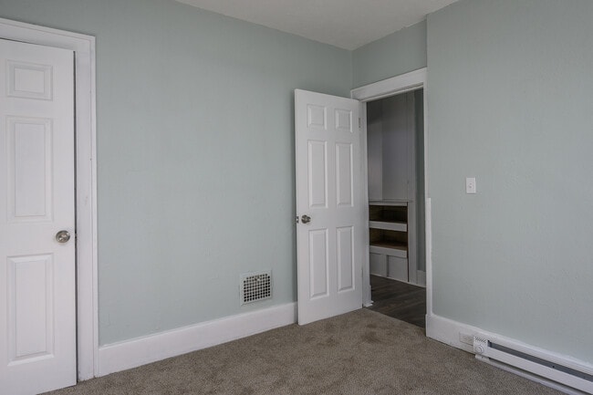 Building Photo - 3854 Drexel Dr