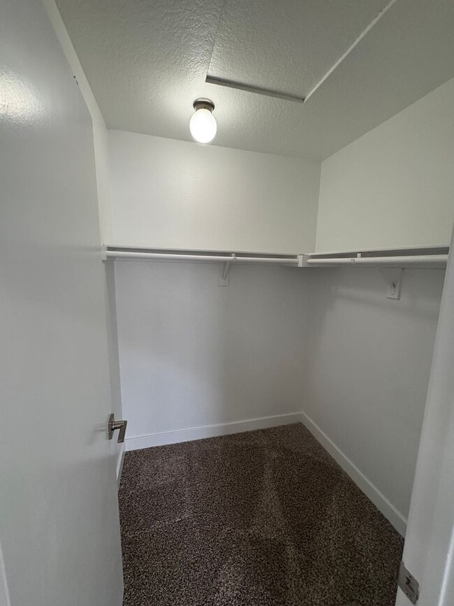 Building Photo - Condo with Amazing Lake View!