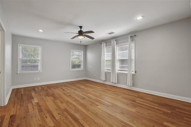 Building Photo - 409 Genard St