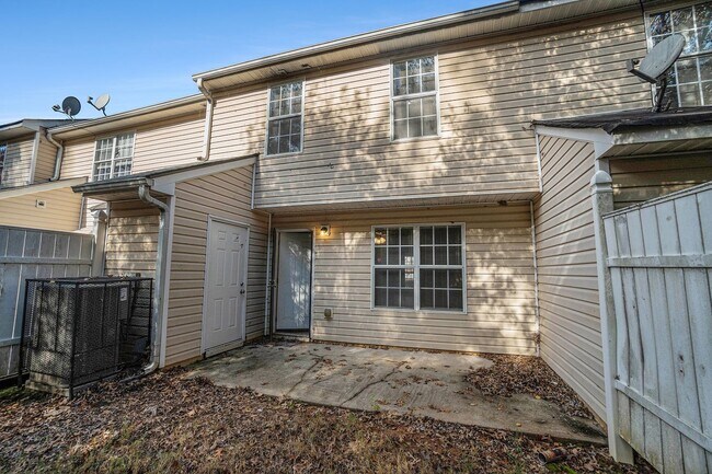 Building Photo - Beautifully Updated Decatur Townhome with Private Backyard