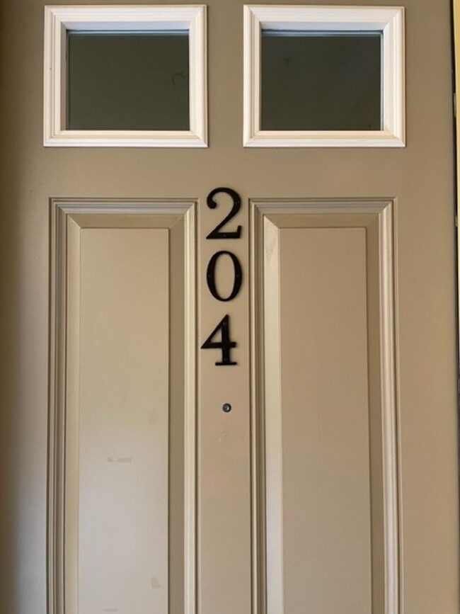 Building Photo - Lovely 2 Bedroom Condo in Jackson Square