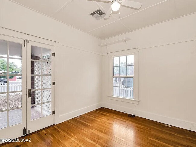 Building Photo - 1347 N Euclid Ave