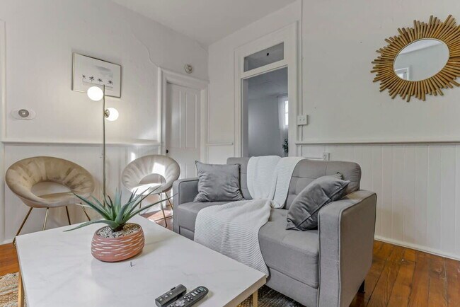 Building Photo - The Artist's Apt. | 1BR | Short North | +Parking