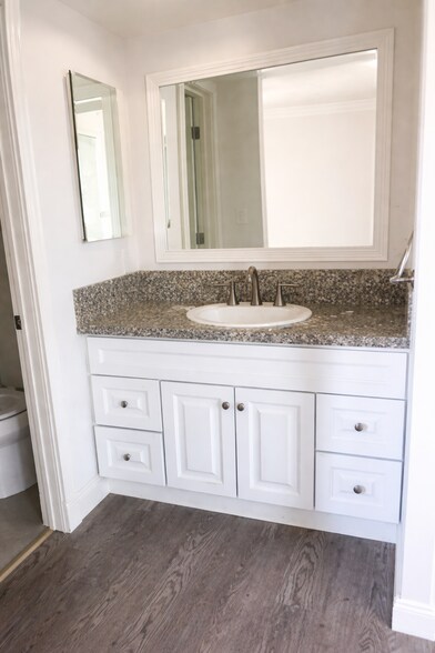 Building Photo - 18620 Hatteras St