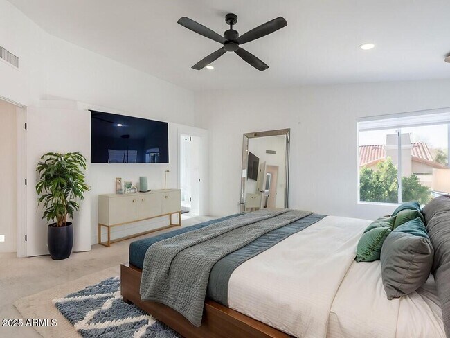 Building Photo - 4748 E Redfield Rd