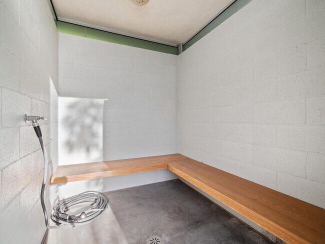 Building Photo - Solana Beach Paradise