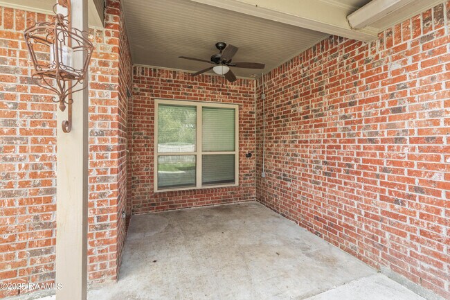 Building Photo - 307 Flanders Ridge Dr