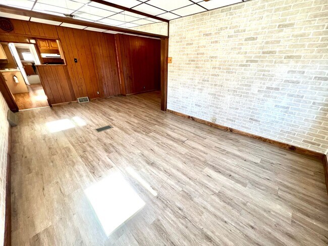 Building Photo - 1501 Merchant St