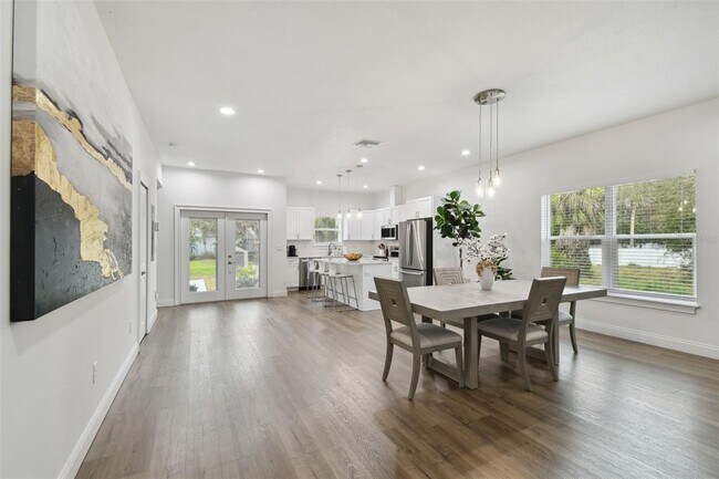 Building Photo - 524 S Grosse Ave