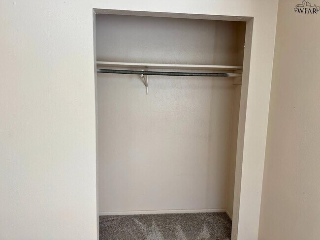 Building Photo - 1408 Normandy Dr