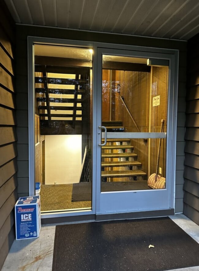 Building Photo - 2406 W 34th Ave