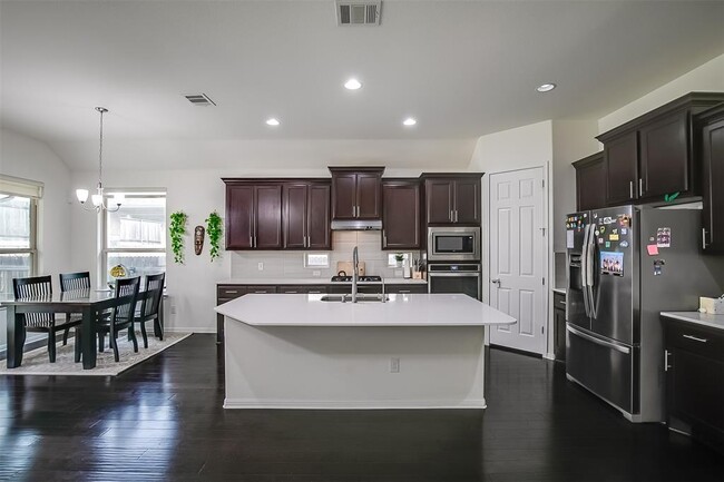 Building Photo - 2921 Zelma Dr