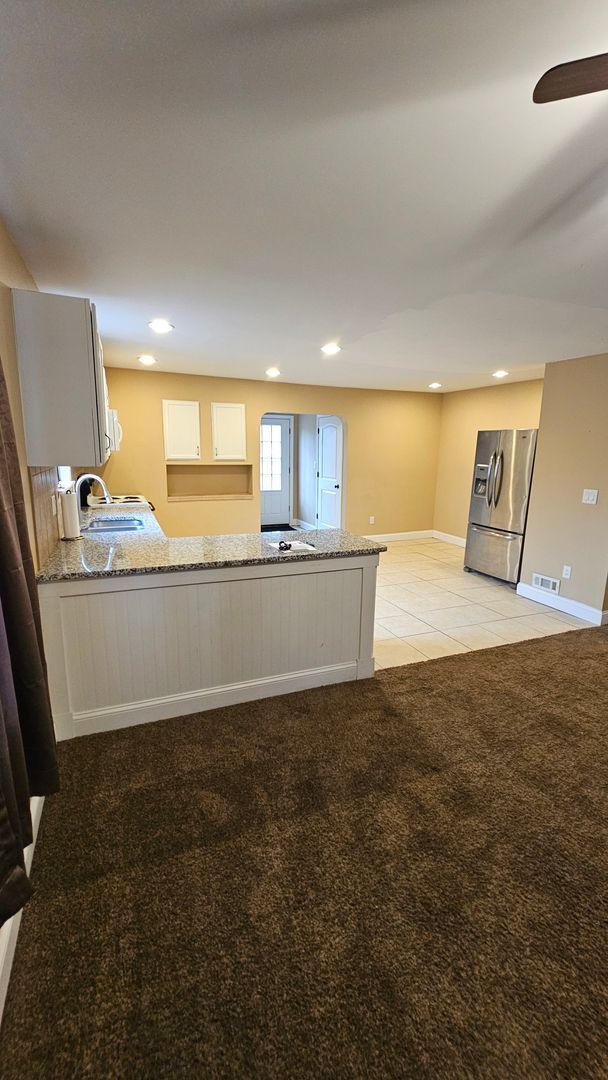 Building Photo - UPDATED BEAUTIFUL 3 BEDROOM/2 BATH