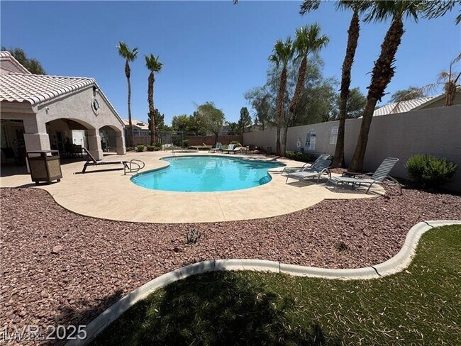 Building Photo - 502 Escoto Pl