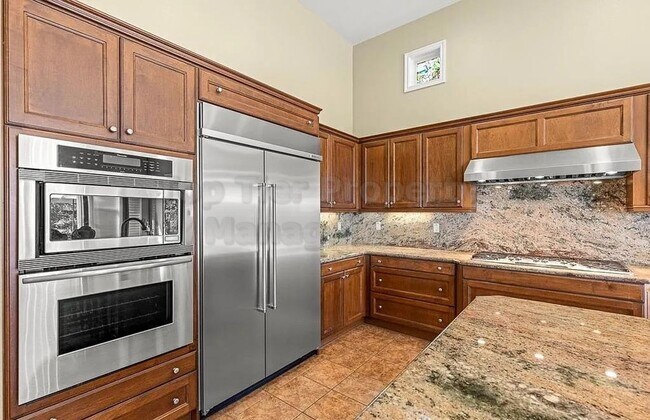 Building Photo - Luxurious Mediterranean 4 bed / 3 bath / 3...