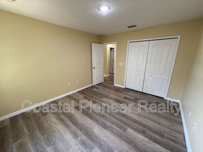 Building Photo - 5320 Lorilawn Dr