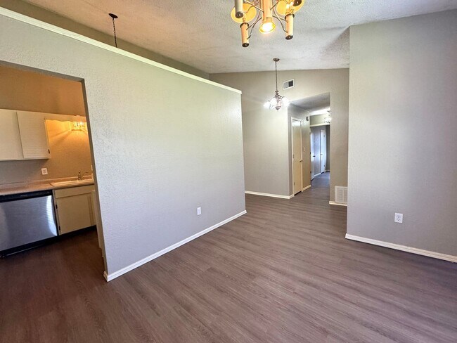 Building Photo - 39th Place Duplex