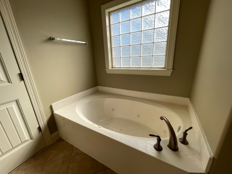 Building Photo - 545 Legacy Dr