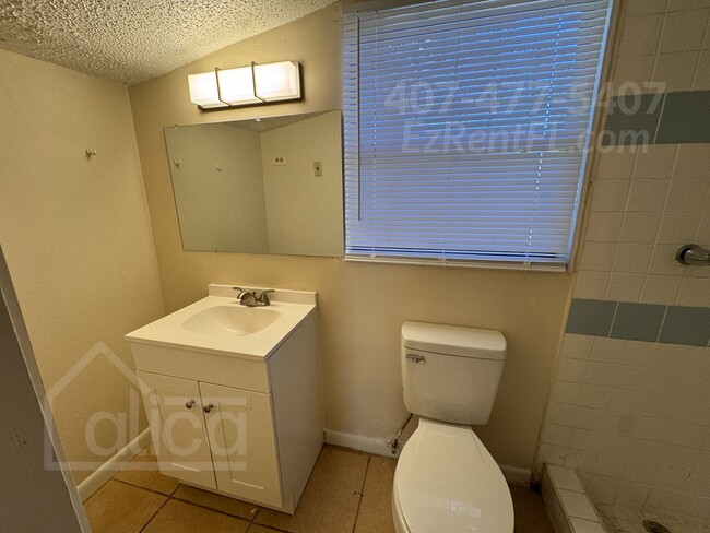 Building Photo - Lovely 3/2 in Orlando, FL - Move-In Specia...