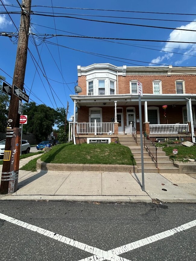 Primary Photo - 5527 Ridge Ave
