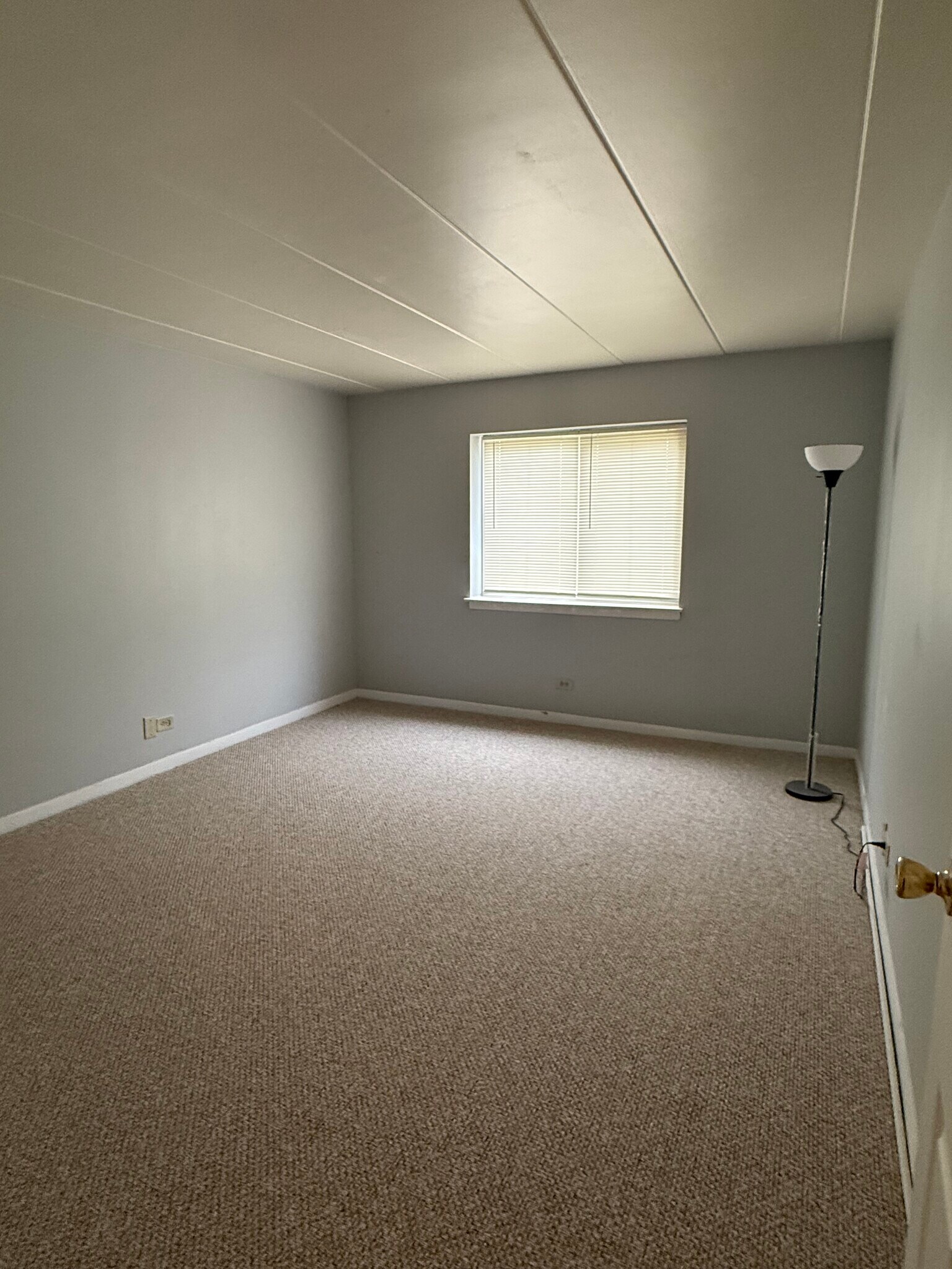 Master bed - 300 S Roselle Rd