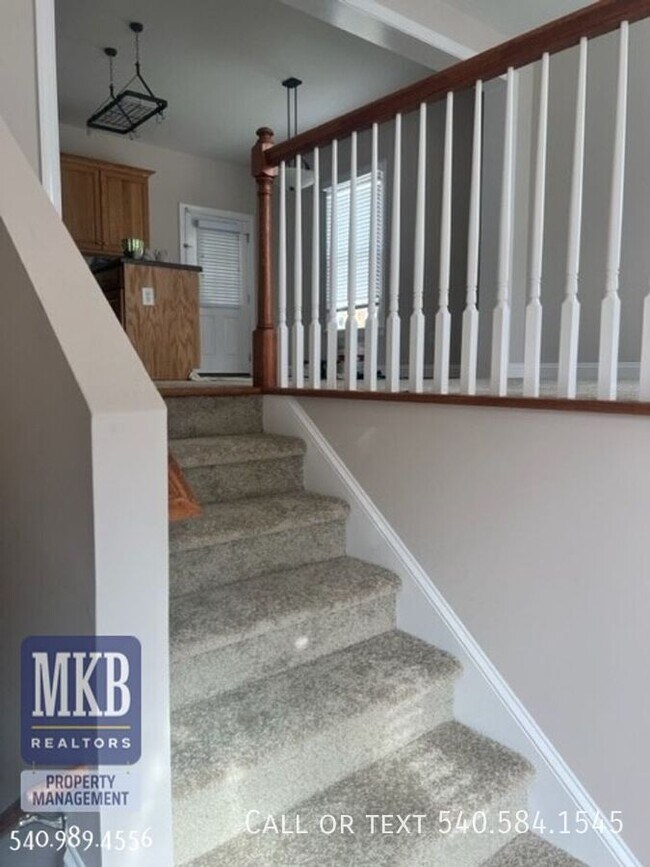 Building Photo - 2810 King St NE