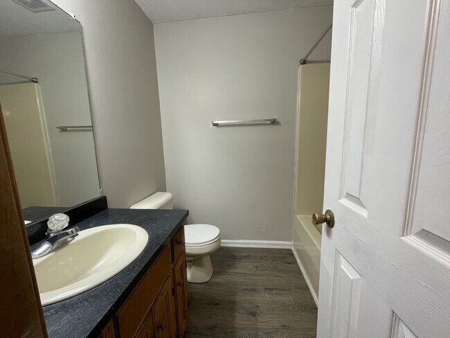 Building Photo - 131 Bellmont Dr