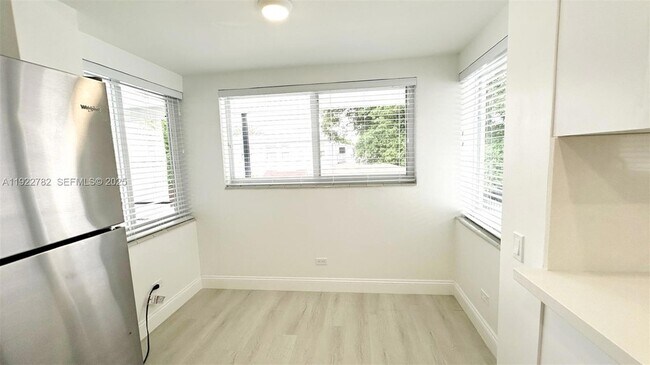 Building Photo - 2240 SW 16th Ct