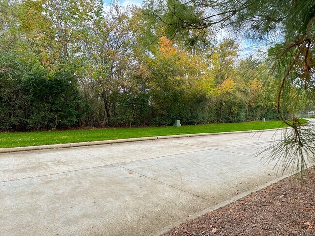 Building Photo - 1480 Las Cuevas Dr