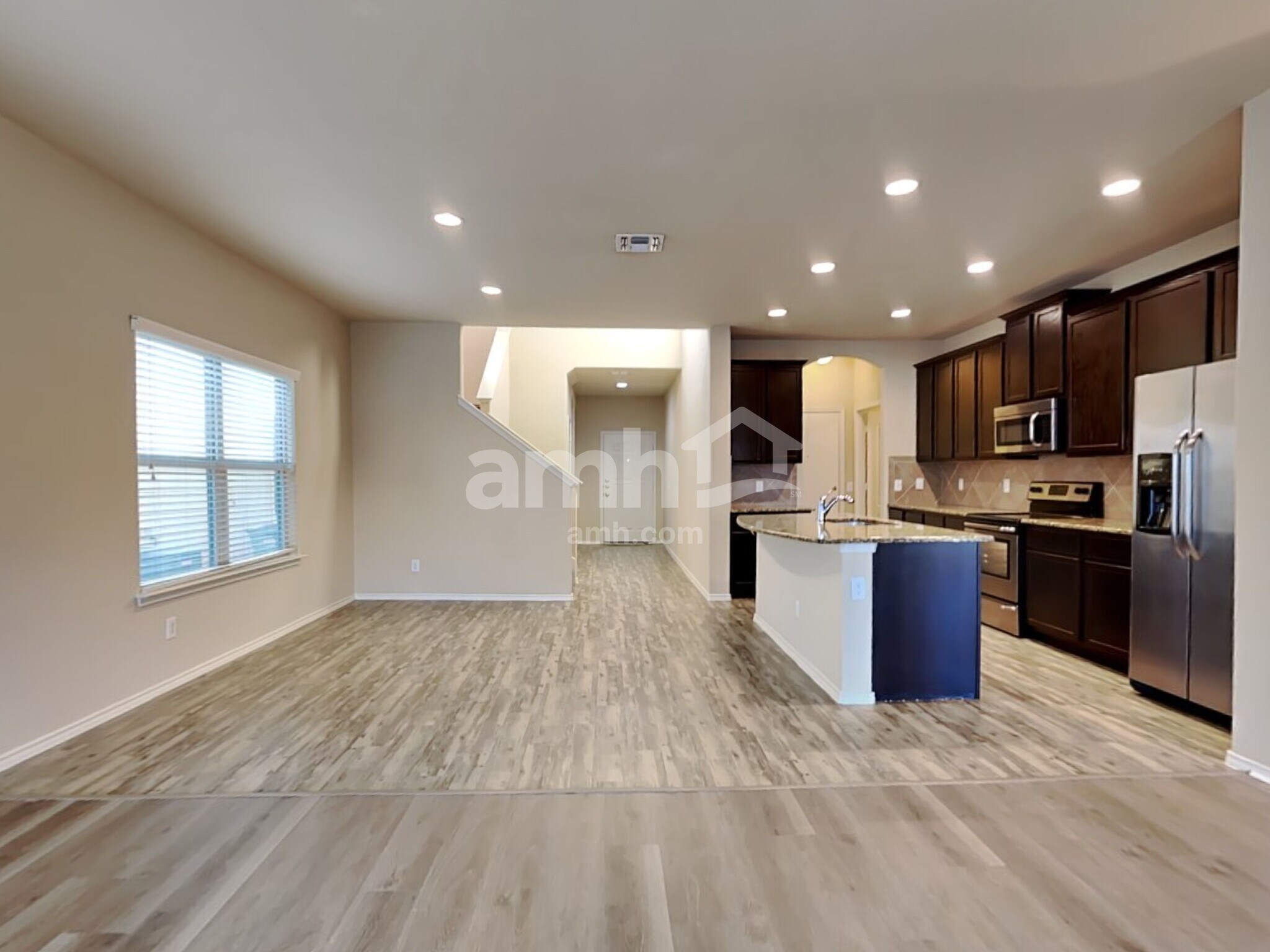 Building Photo - 10450 Rosewood Creek