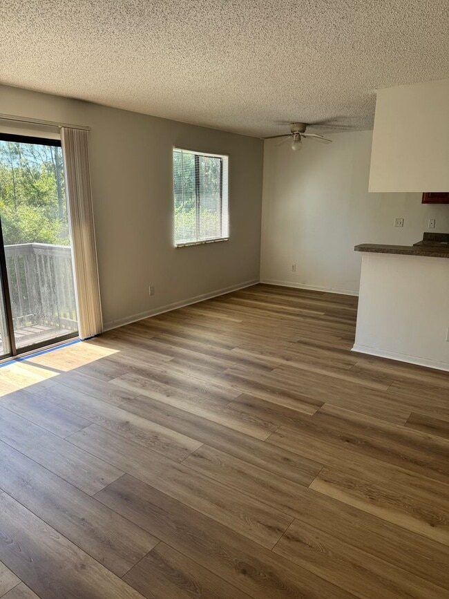 Building Photo - Great Features and Great Price!