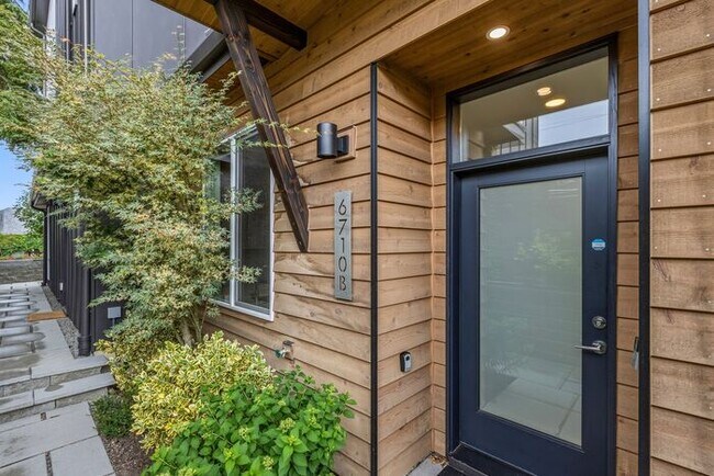 Building Photo - Air Conditioned Hilltop Gem w/ 360° Rooftop Ocean, Mountain and Skyline Views