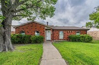 Building Photo - 5605 Squires Dr