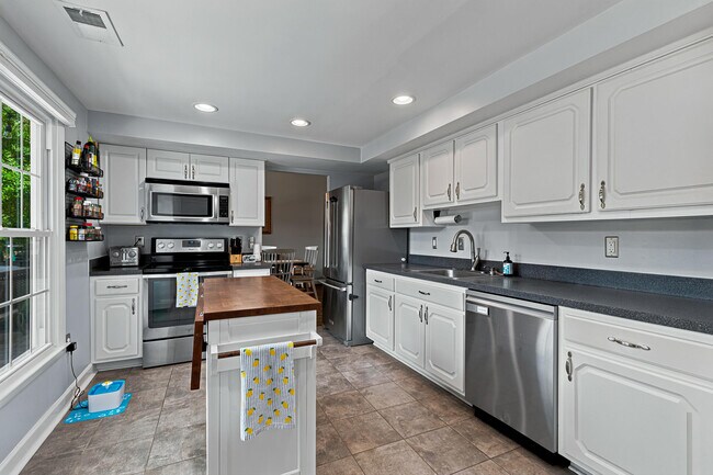 Building Photo - 12728 Builders Rd