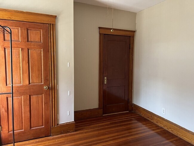 Building Photo - 179-181 Grove Street Unit 3