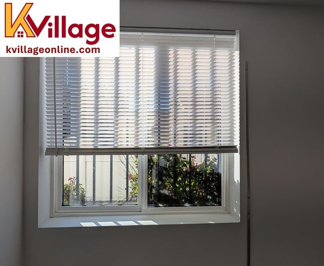 Building Photo - Private Bedroom w Personal Bathroom & Shower, shared student-oriented space **PET-FRIENDLY FLOOR**