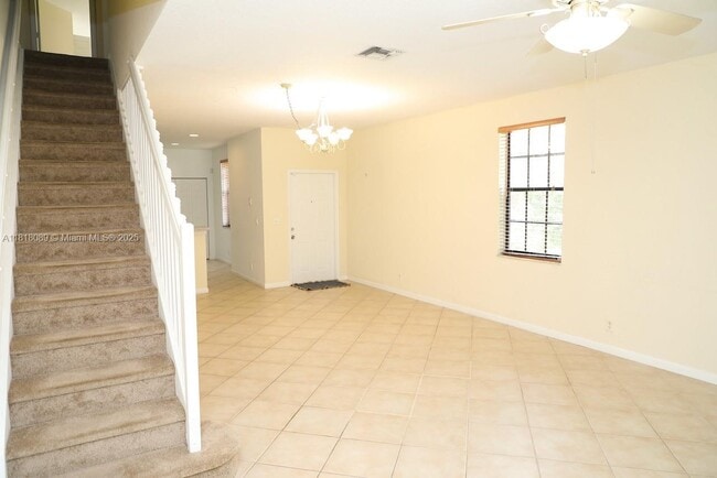 Building Photo - 3899 Tree Top Dr