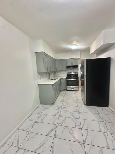 Building Photo - 1447 E 95th St