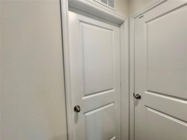 Building Photo - 36015 Sunflower Hl Dr