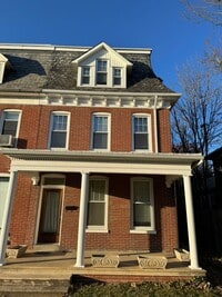 Building Photo - Comfortable 2nd Floor Apartment