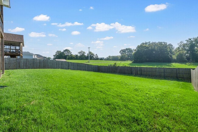 Building Photo - Stunningly Large Home Ready Today with rec...