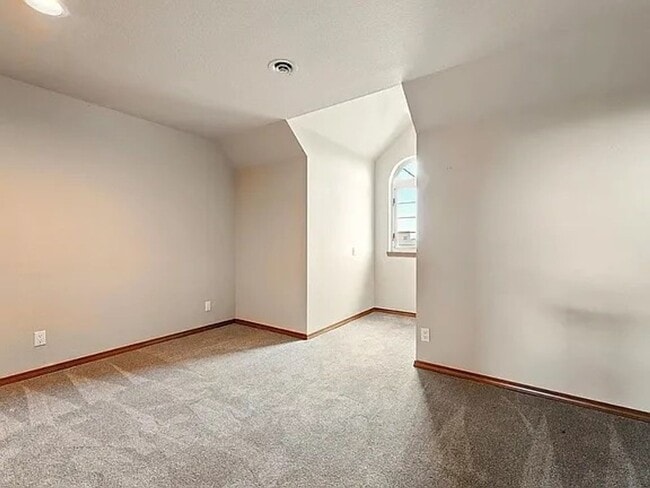 Building Photo - Move-In Special: $1000 off first month's rent!