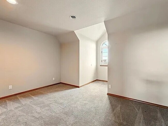Building Photo - Stylish Meadow Springs Home Steps from the...
