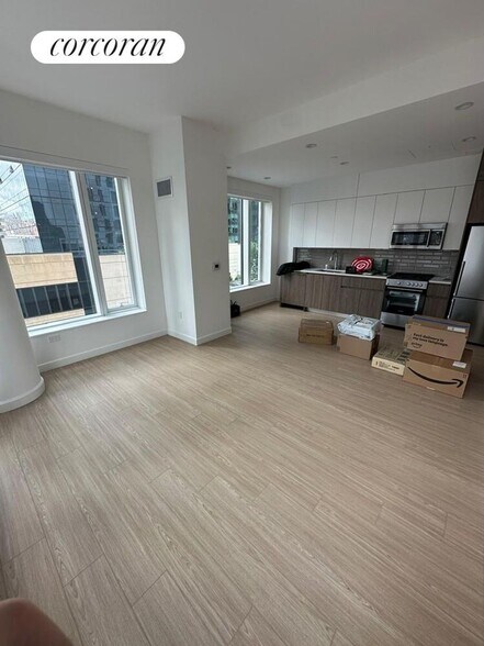 Building Photo - 550 Tenth Avenue 714