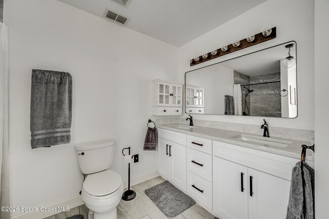 Building Photo - 212 3rd Ave